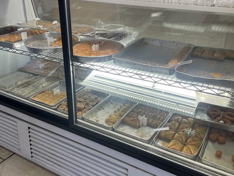 GOLDEN GRILL ( Syrian & Lebanese) cuisine Fresno interior